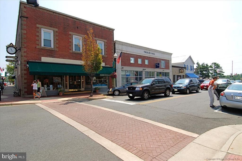 9251 Lee Ave, Manassas, VA 20110